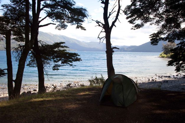 Camping im National Park Lanín mit Aussicht auf See