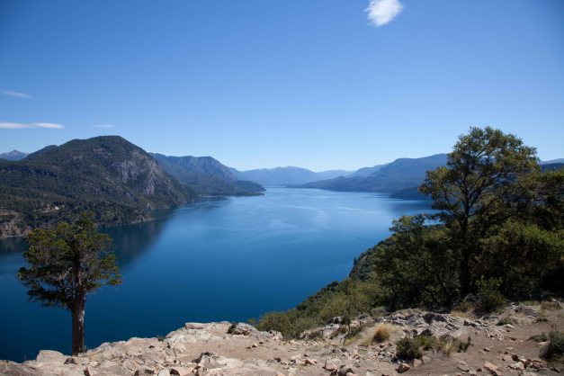 Blick von Aussichtspunkt hoch über San Martin de los Andes
