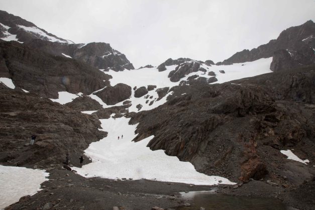 Und hier ist...richtig der Gletscher. Wenn's nicht angeschrieben wäre, hätte ich's für einen Schneehaufen gehalten.