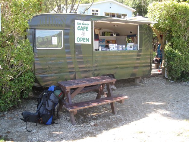 Unglaublich - 71km gelaufen und dann hat's am Ziel nicht mal eine richtige Beiz...