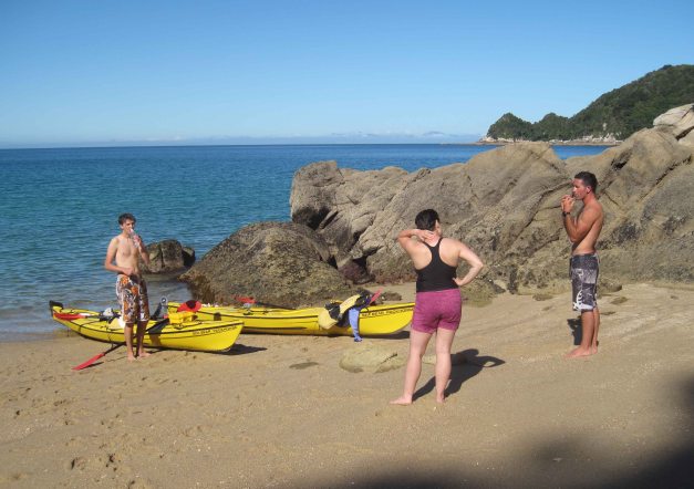 Erste Pause an einem einsamen Strand