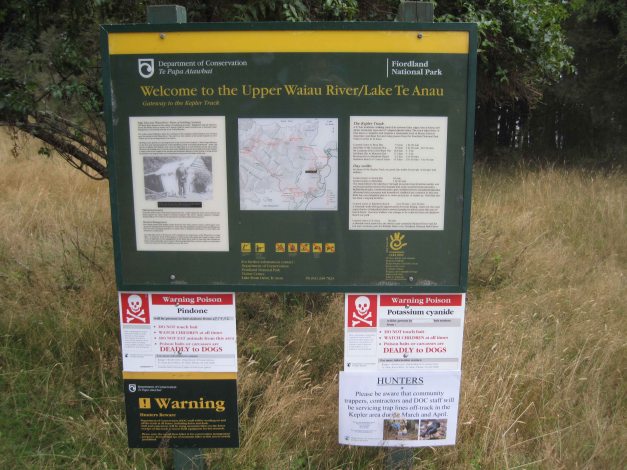 Start zum Kepler Track. Scheint eine gefährlich Gegend zu sein - nur nichts berühren.