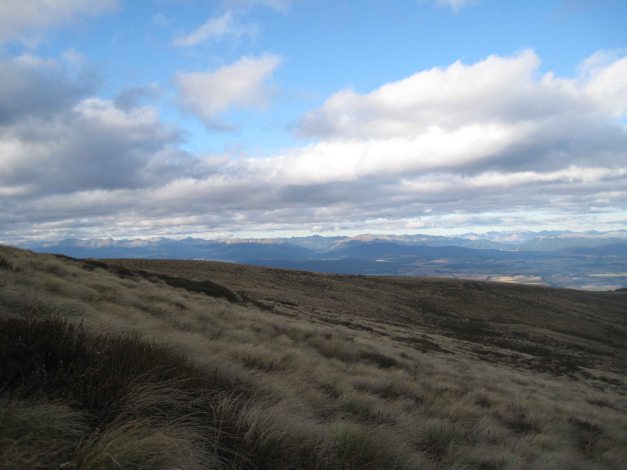 Abendstimmung mit Blick hinunter in die Ebene