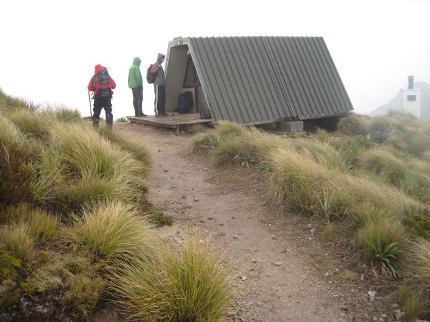 Kurze Rast im Shelter - wiederum saukalt hier oben