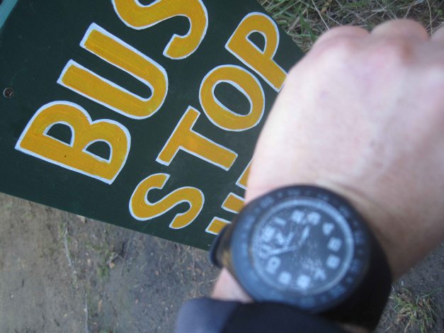 ganz schön knapp...so knapp, dass wir die letzten Kilometer im Laufschritt zurücklegen, um den Bus rechtzeitig zu erreichen.