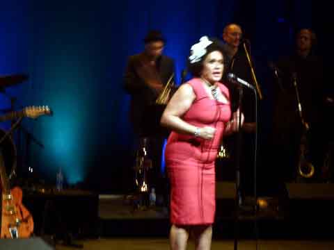 Vika Bull singing songs of Etta James